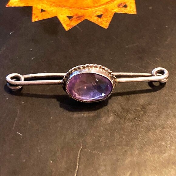 Petite antique amethyst pin set in sterling - Picture 1 of 6